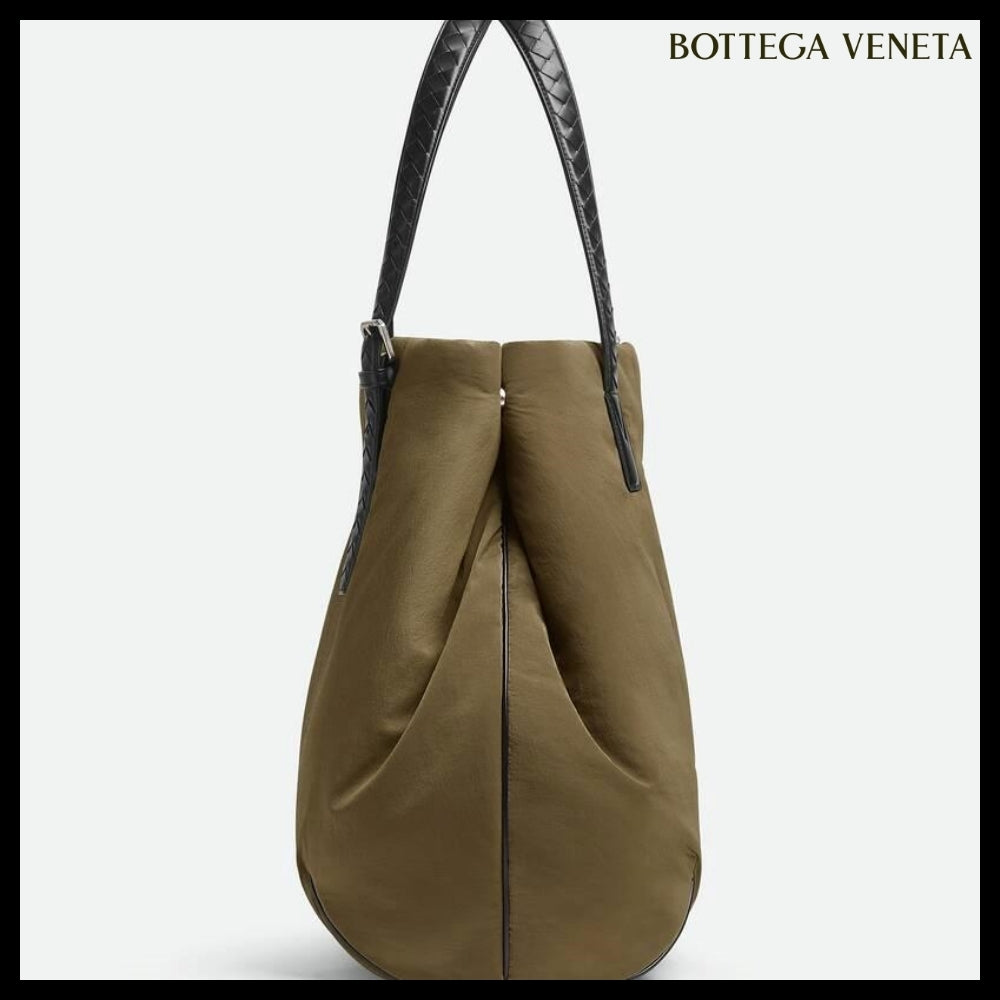 【BOTTEGA VENETA】CROSSROAD BUCKLE TOTE BAG MUD BLACK