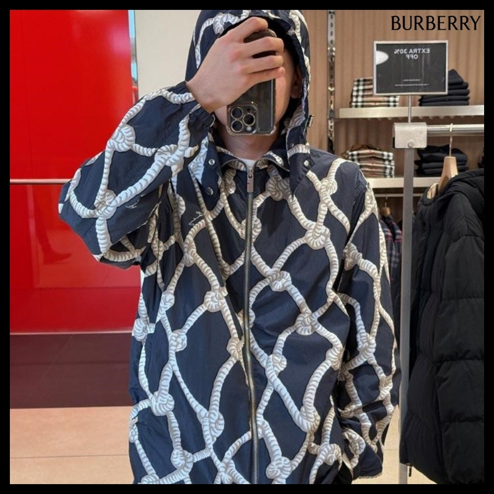 【Burberry】Knot Print Nylon Hooded Jacket Magnet