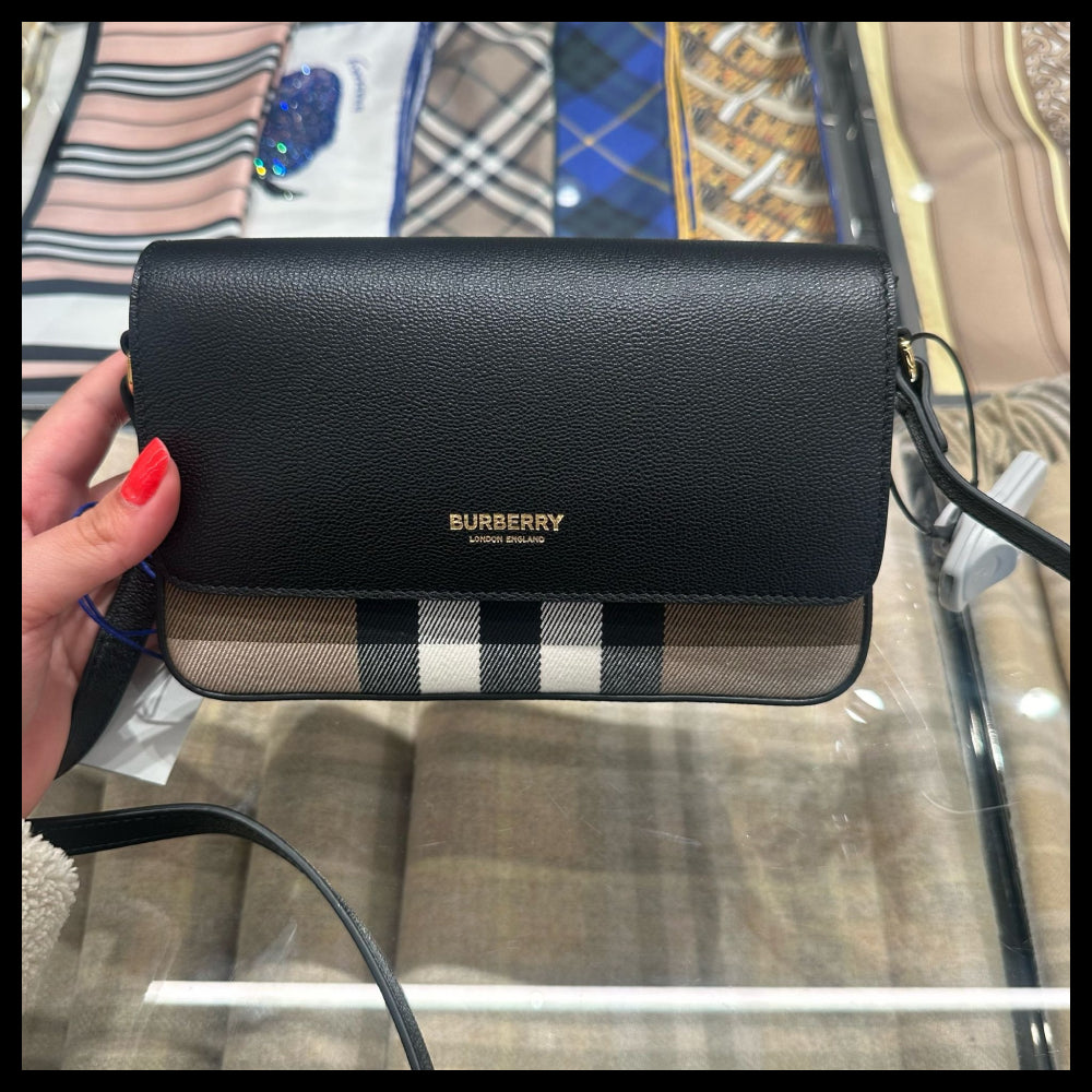 【BURBERRY】New Hampshire Check Crossbody Bag Black