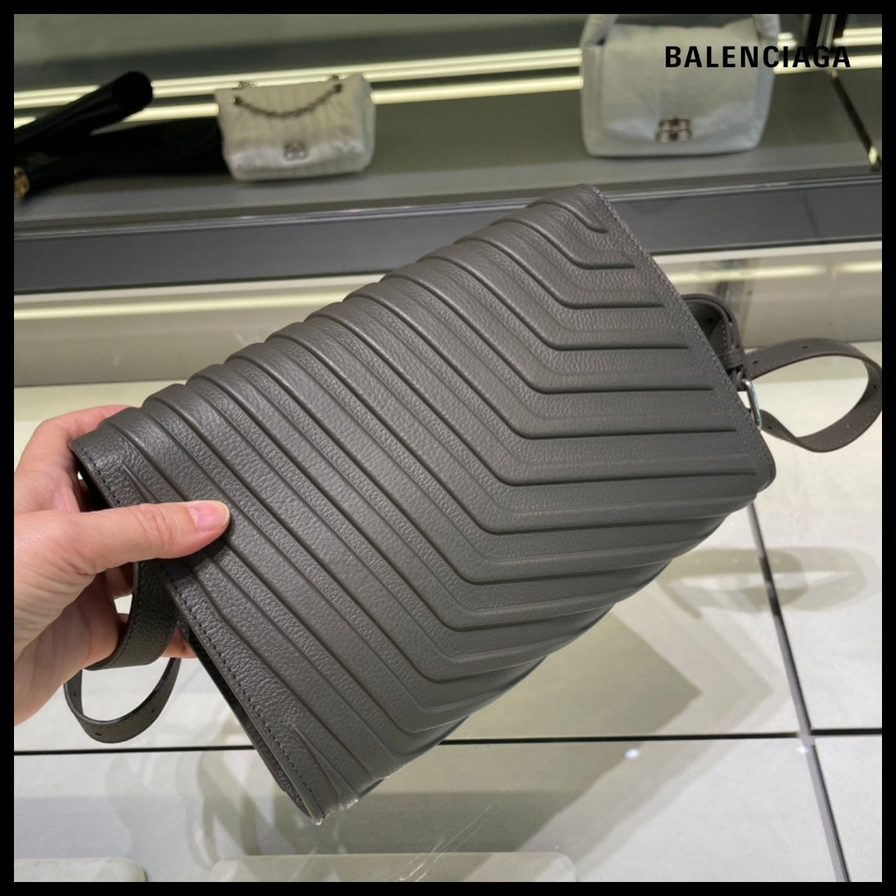 【BALENCIAGA】Car Flap Bag with Strap Khaki