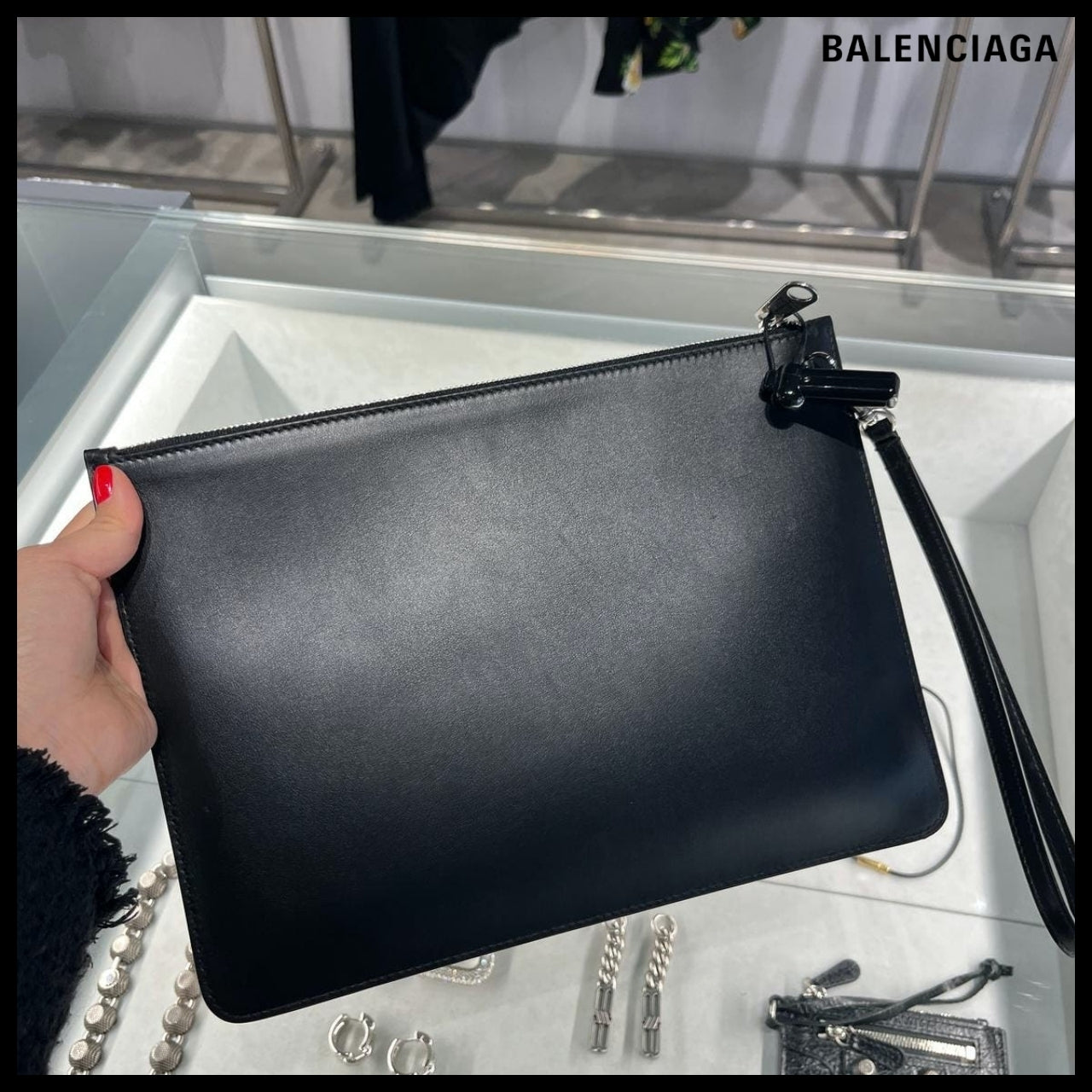 【BALENCIAGA】Duty Free Lettering Logo Smooth Strap Clutch
