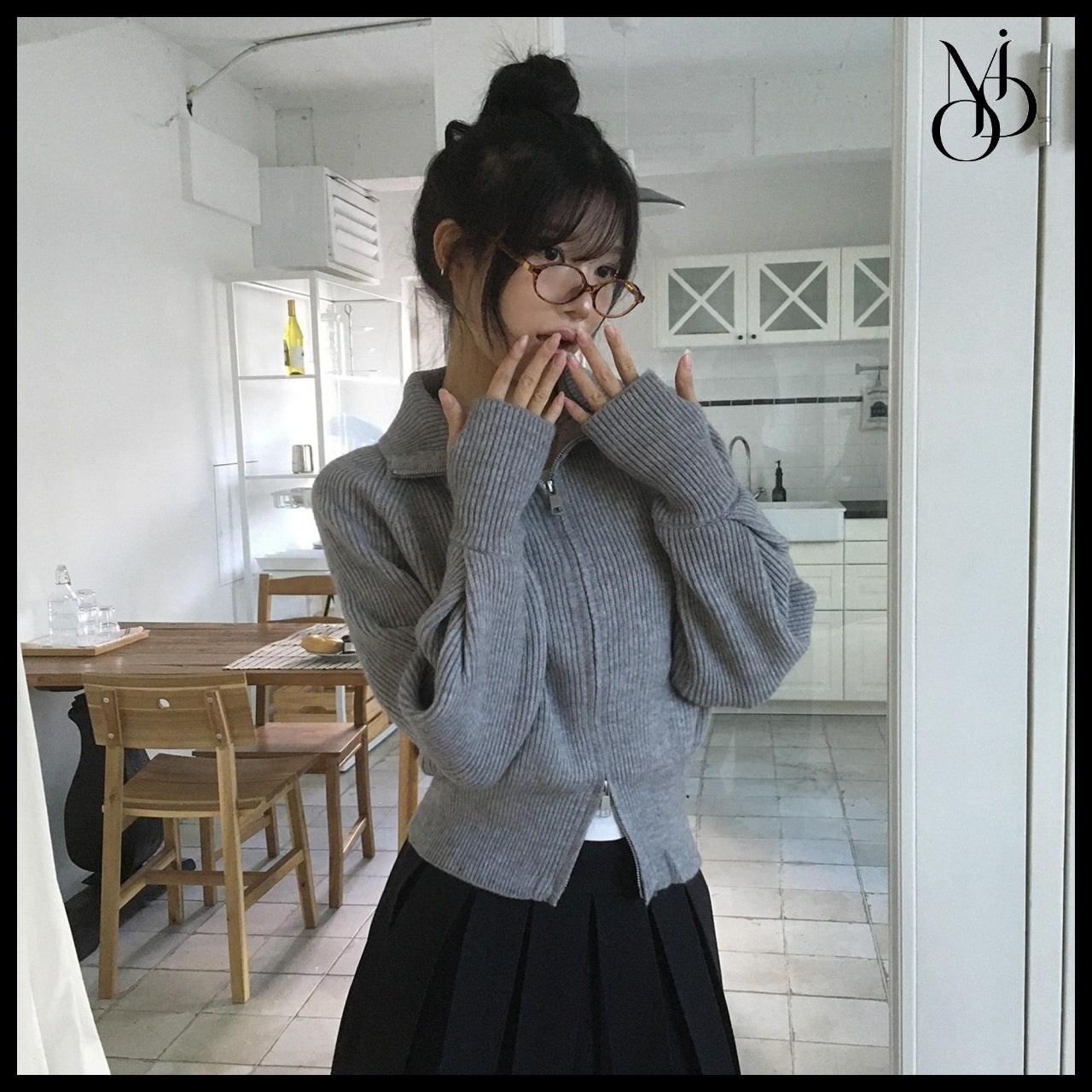 【MODIMOOD】Turtleneck Two-Way Pintuck Sleeve Knit Zip-Up
