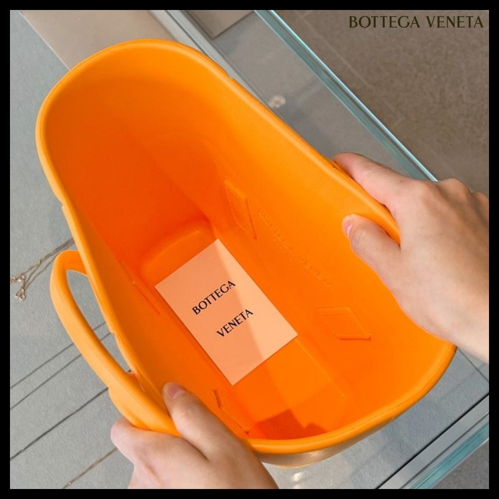 【BOTTEGA VENETA】Arco Rubber Small Tote Bag Tangerine