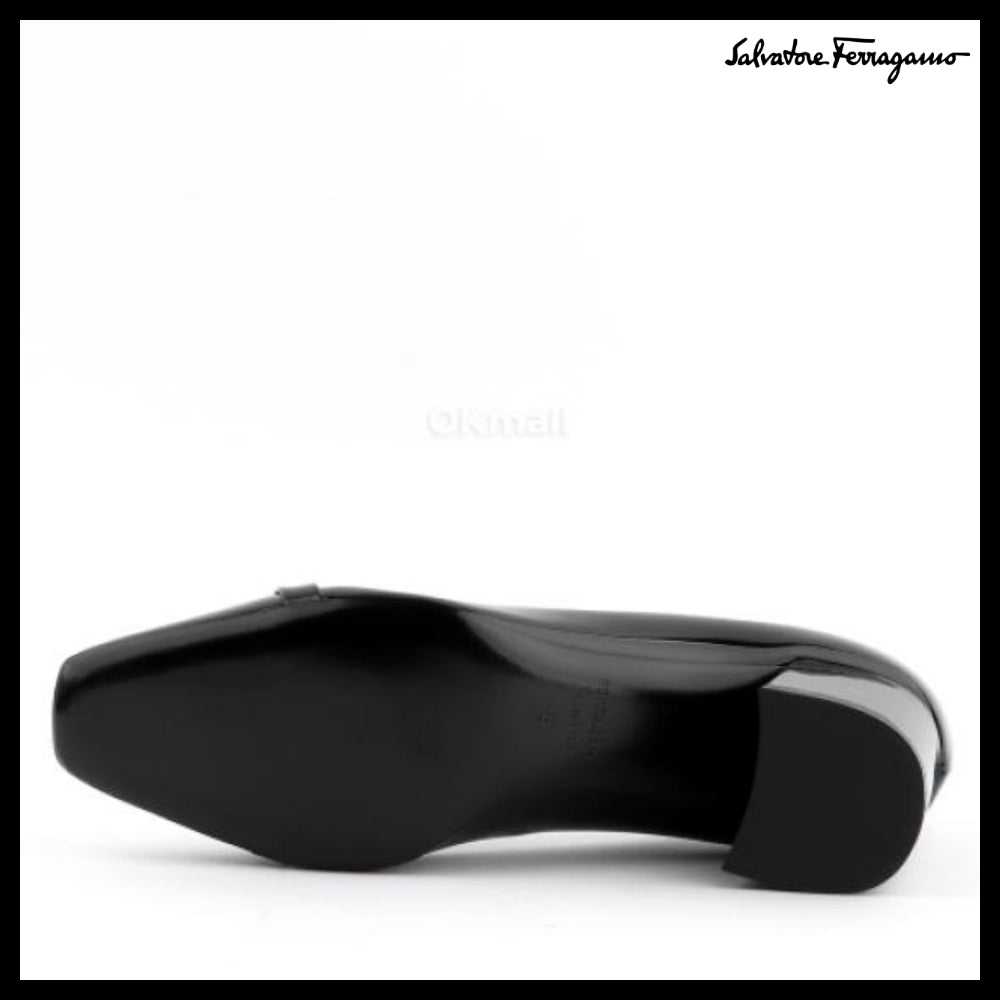 【Salvatore Ferragamo】769257 01F929 Gancini Ornament Pumps
