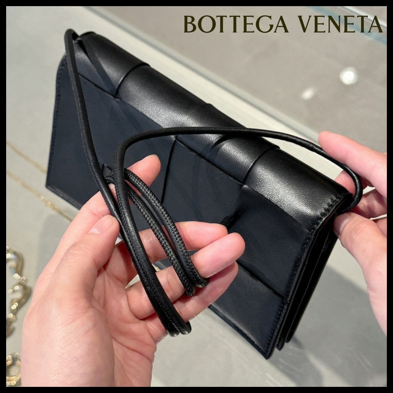 【Bottega Veneta】 Strap Wallet Black