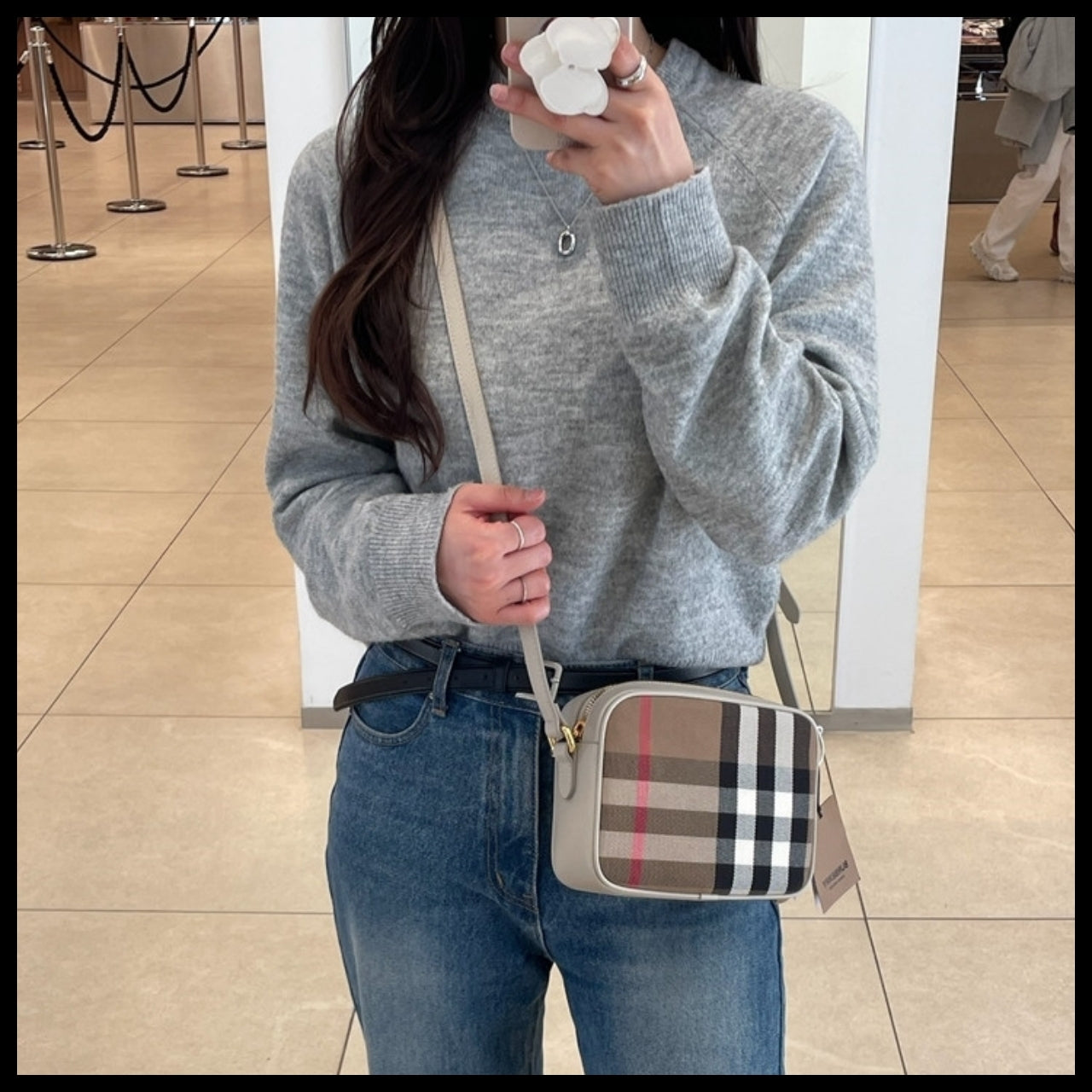 【Burberry】House Check Leather Small Camera Bag Limestone