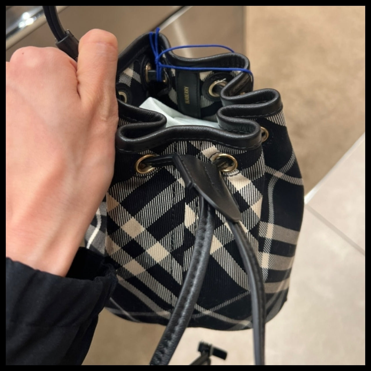 【Burberry】Check Drawstring Bucket Bag
