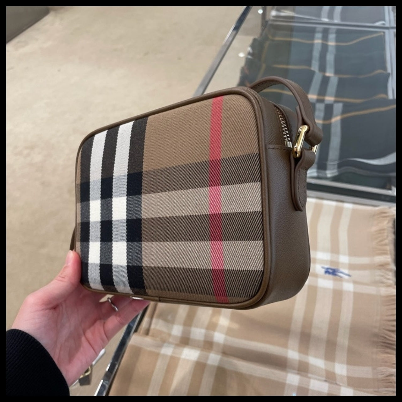 【Burberry】House Check Small Camera Bag