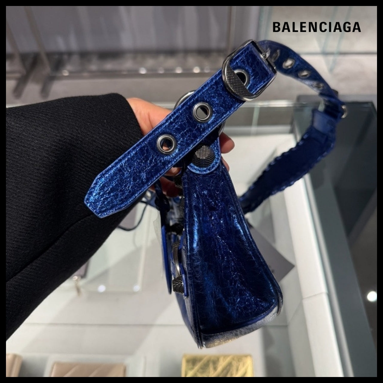 【BALENCIAGA】Arena Metallic Le Cagole XS Shoulder Bag