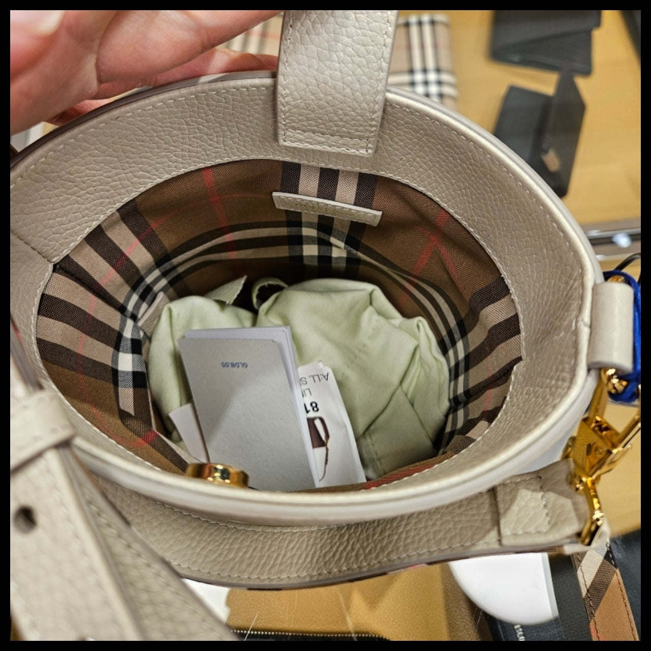 【Burberry】25SS Check Strap Grain Leather Bucket Tote