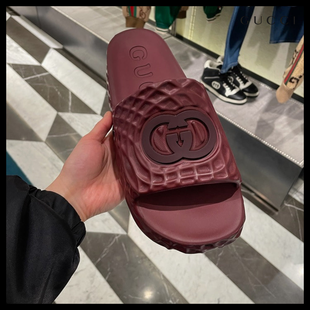 【GUCCI】Water Ripple Interlocking Rubber Men’s Slippers