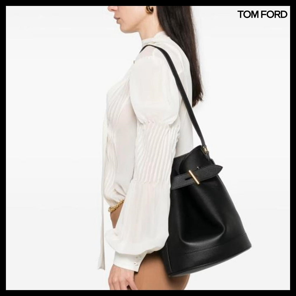 【TOM FORD】GRAIN LEATHER BUCKET BAG BLACK
