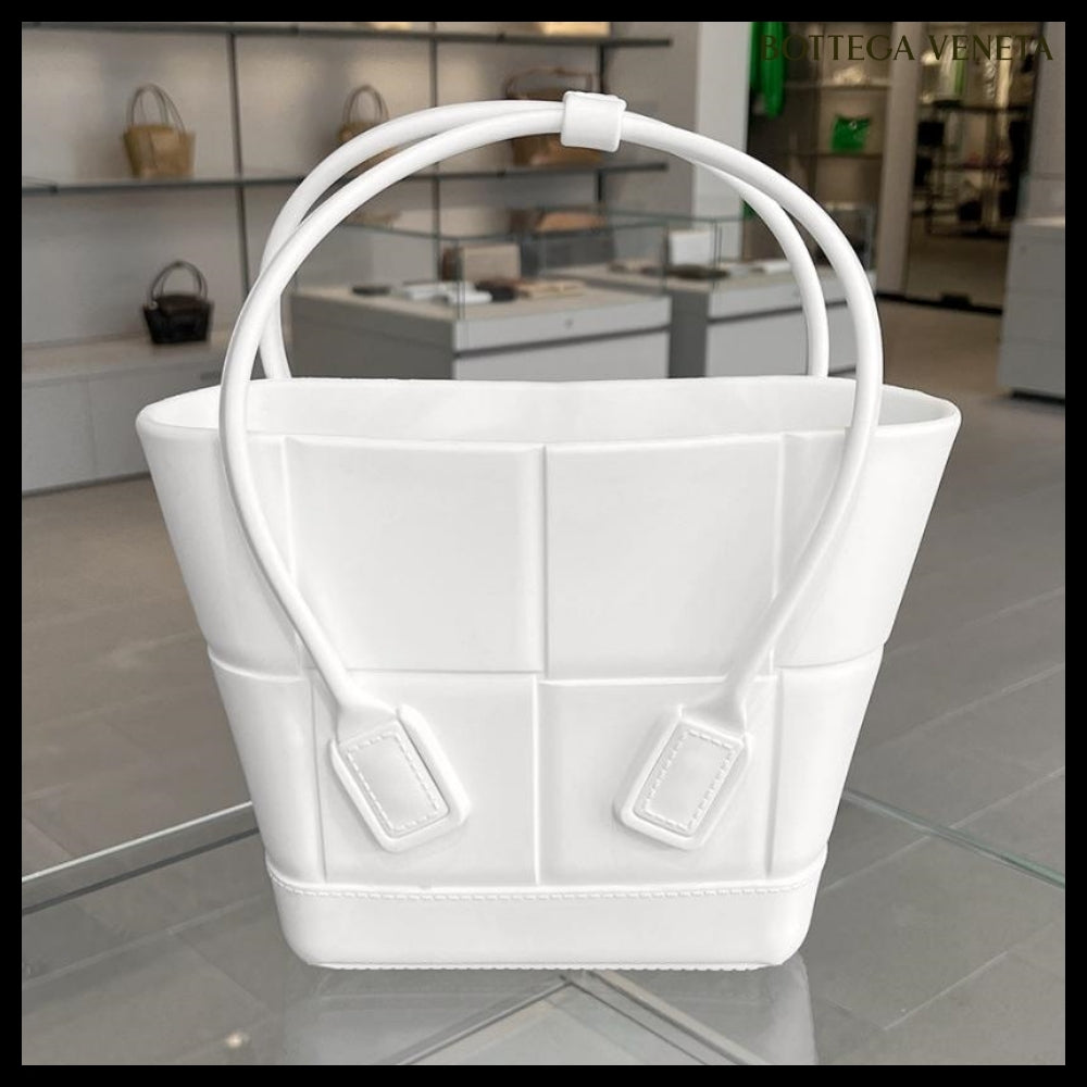 【BOTTEGA VENETA】Arco Rubber Small Tote Bag Chalk