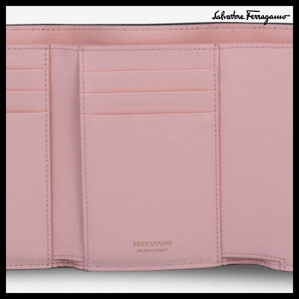 【FERRAGAMO】Hug Compact Two Tone Wallet Black Nyland Pink