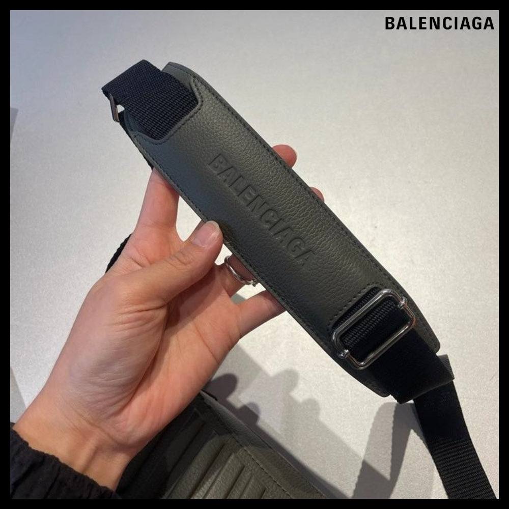 【BALENCIAGA】Ca Grain Calf Camera Bag Khaki