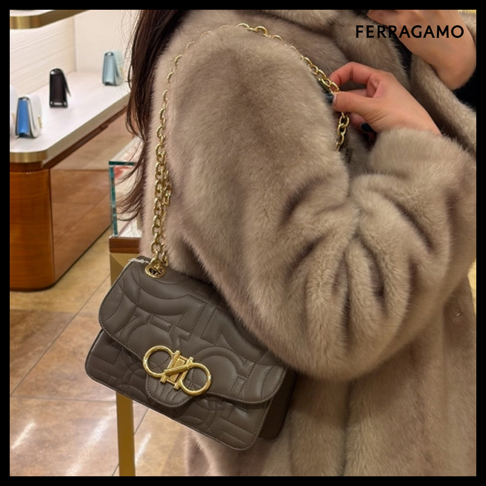 【FERRAGAMO】QUILTED CALF LEATHER CHAIN FLAP SHOULDER BAG