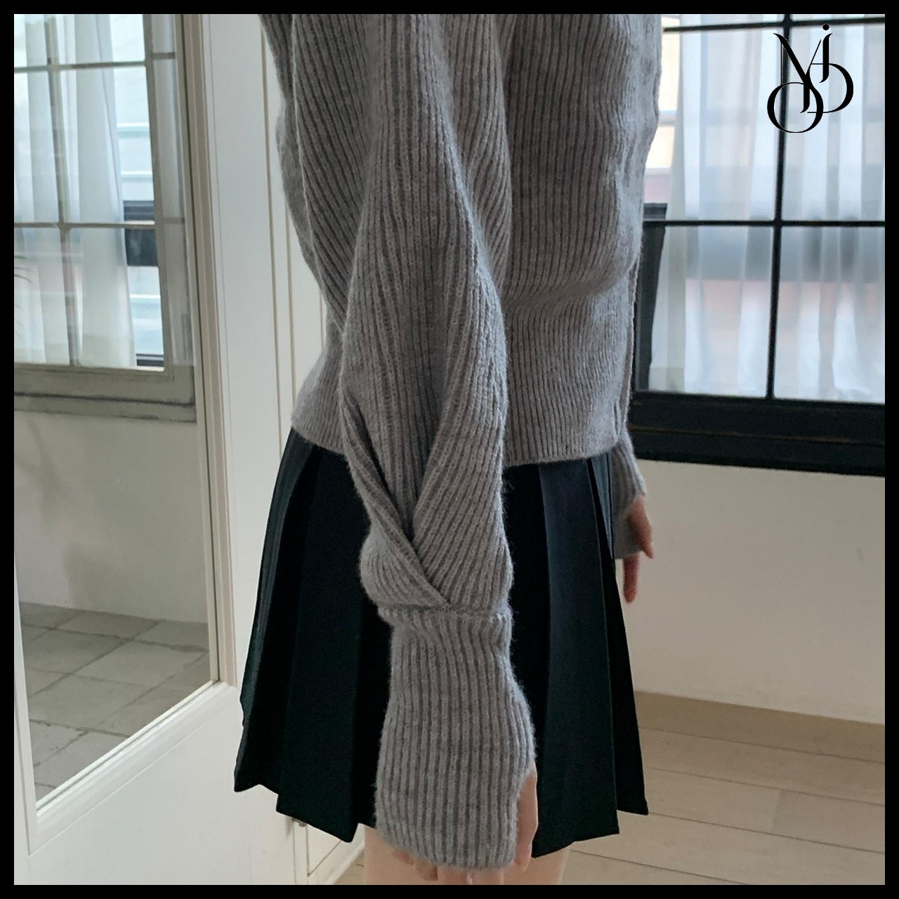 【MODIMOOD】Turtleneck Two-Way Pintuck Sleeve Knit Zip-Up