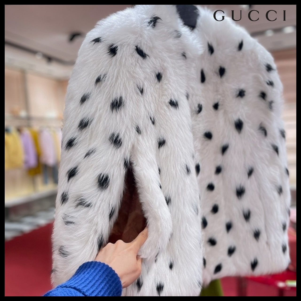【GUCCI】Dot Lamb Shearling Fur Cape Jacket Cream Black