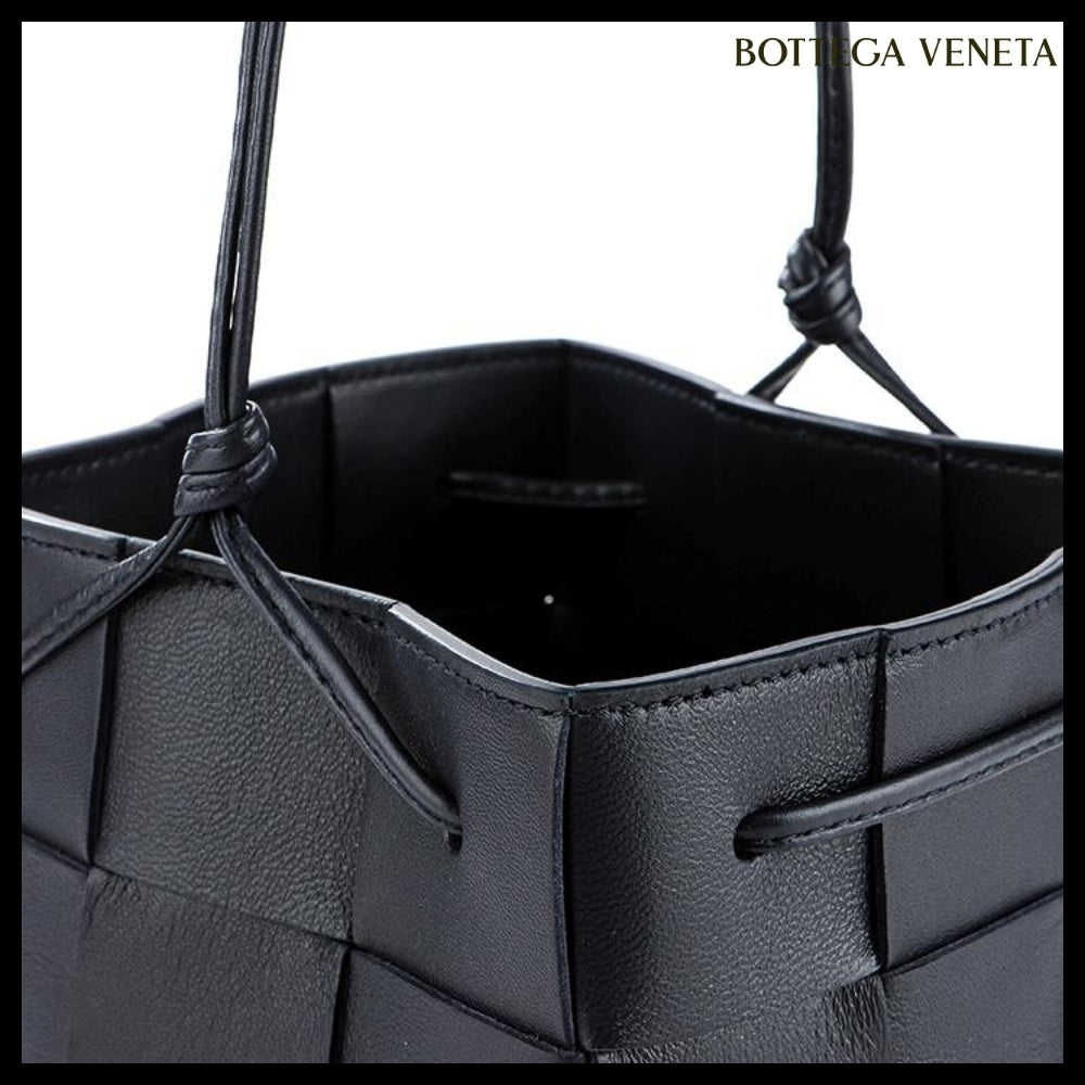 【BOTTEGA VENETA】Small Cassette Bucket Bag Dark Navy