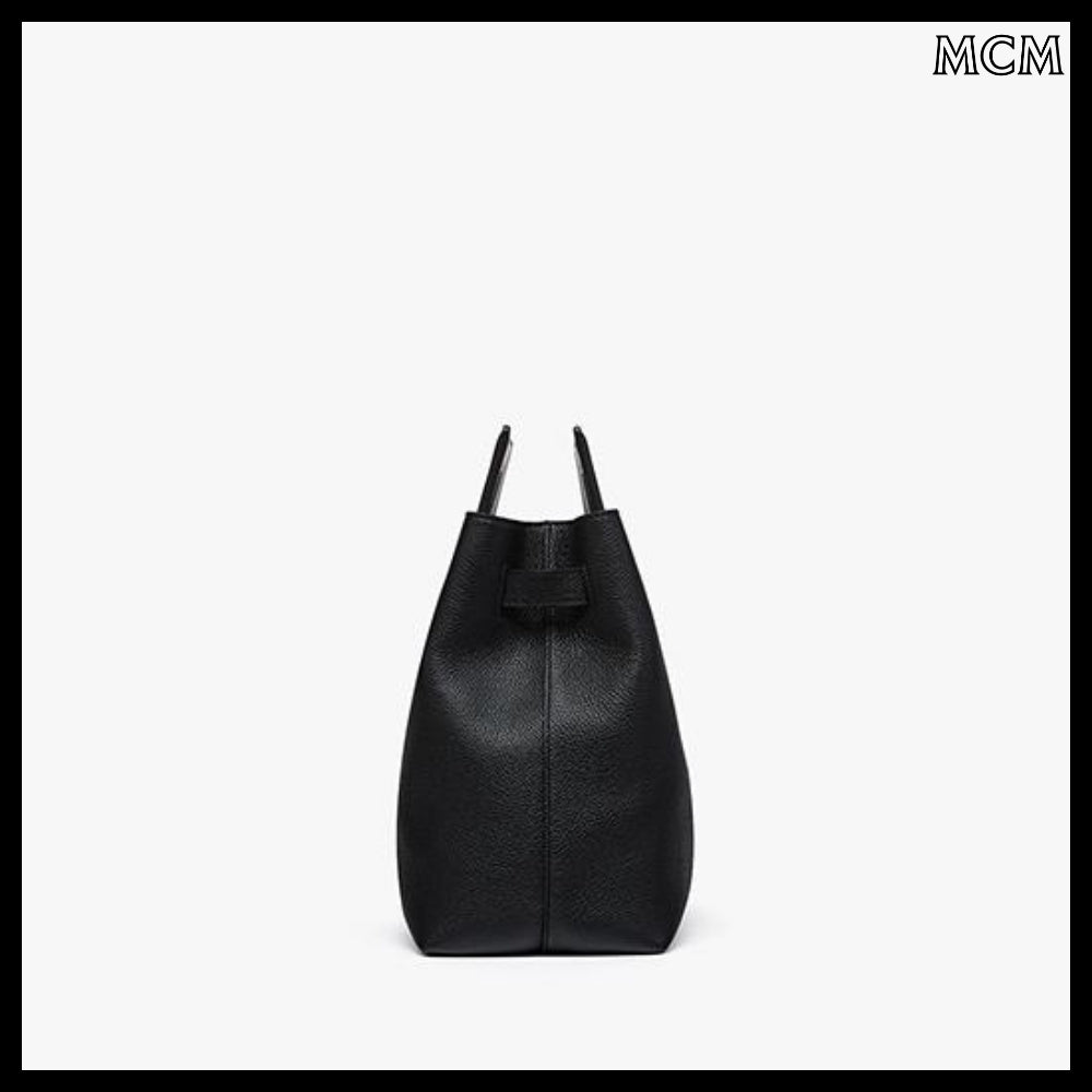【MCM】Embossed leather soft diamond tote