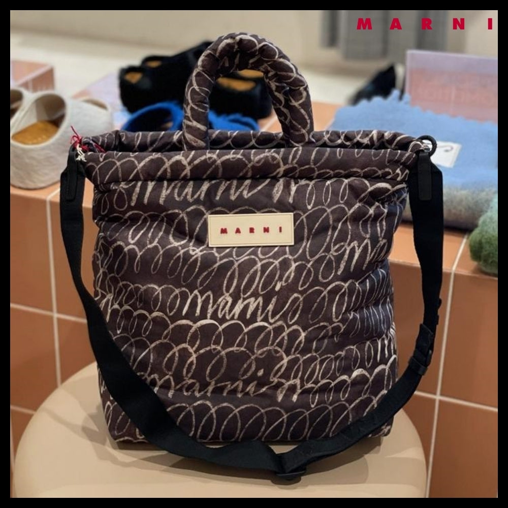 【MARNI】Logo-Patch Scribble-Print Puffer Tote Bag Charcoal