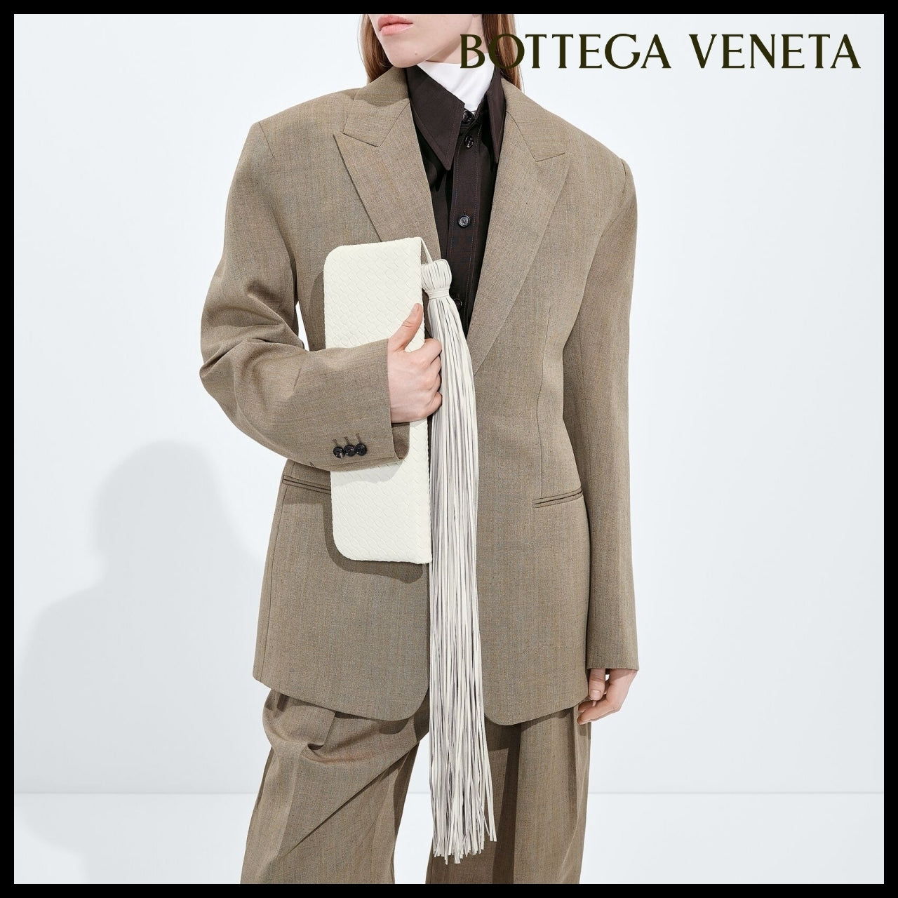 【韓国百貨店 BOTTEGA VENETA】Serata Clutch Bag Alabaster