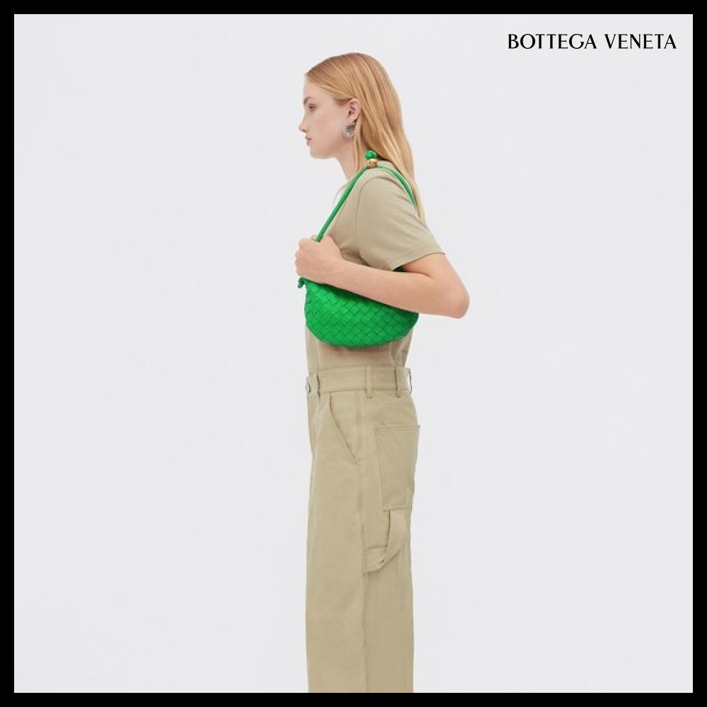 【BOTTEGA VENETA】Small Turn Pouch Clutch