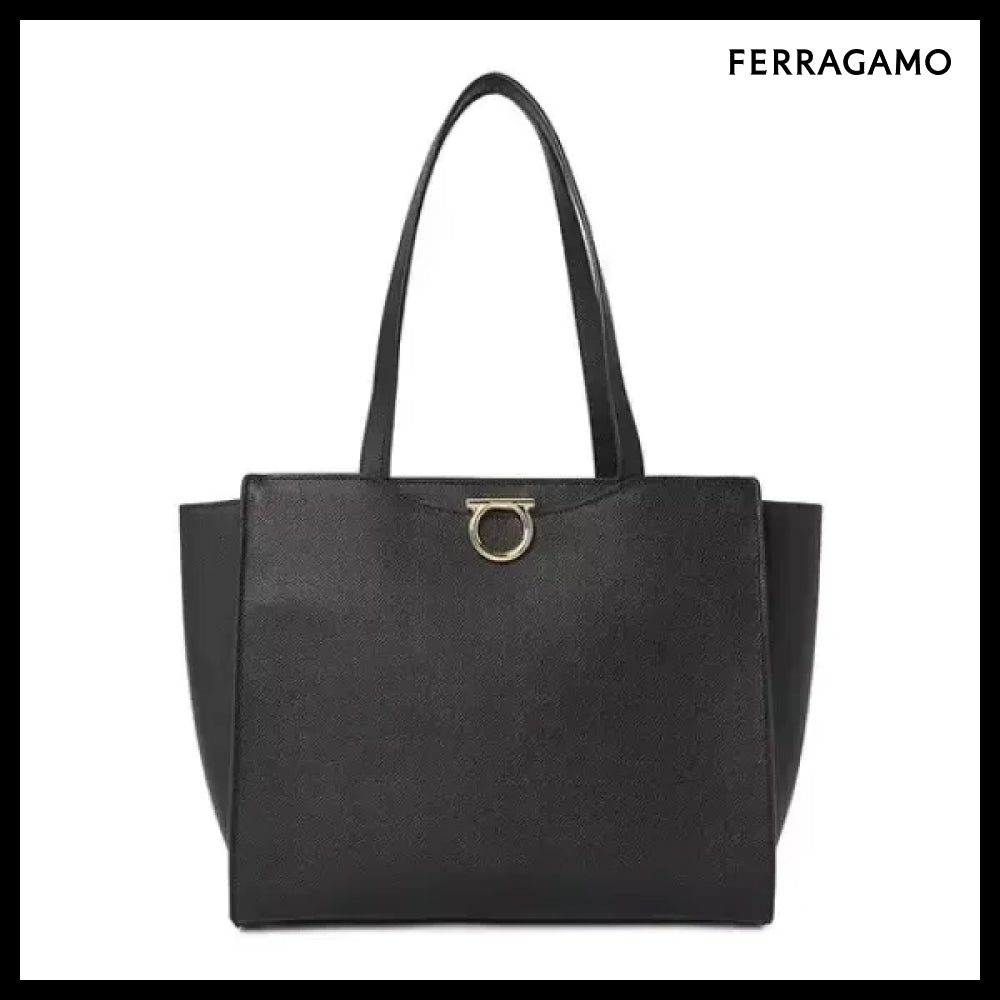 【Ferragamo】Rounded Gancini Shoulder Bag