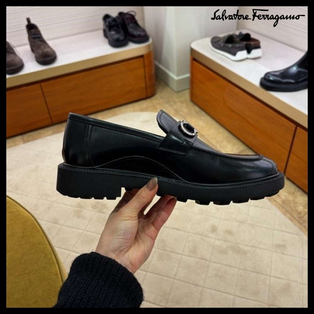 【FERRAGAMO】GLOBO DOUBLE GANCINI LEATHER LOAFERS NAVY