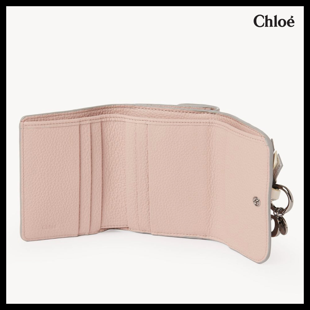 【Chloe】Alphabet Small Trifold Wallet Powder Beige