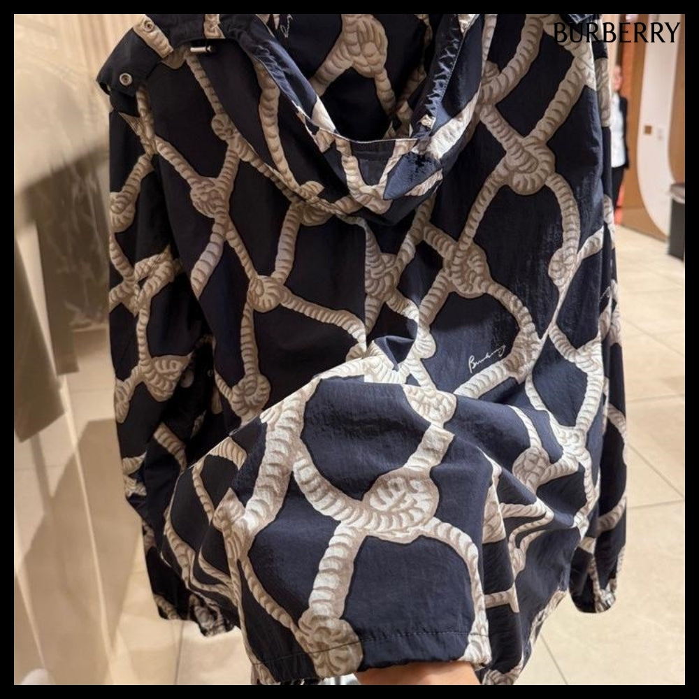 【Burberry】Knot Print Nylon Hooded Jacket Magnet