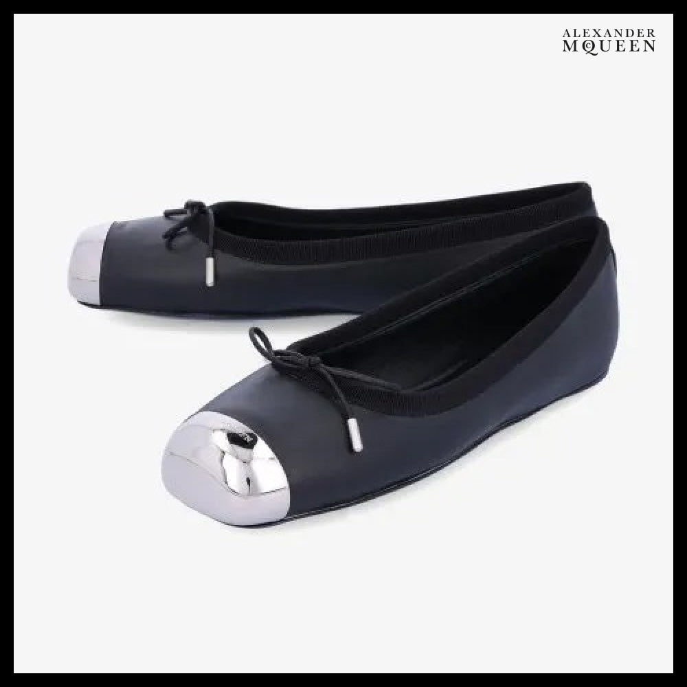 【Alexander Mcqueen】Metal-Toe Leather Flat Shoes Black