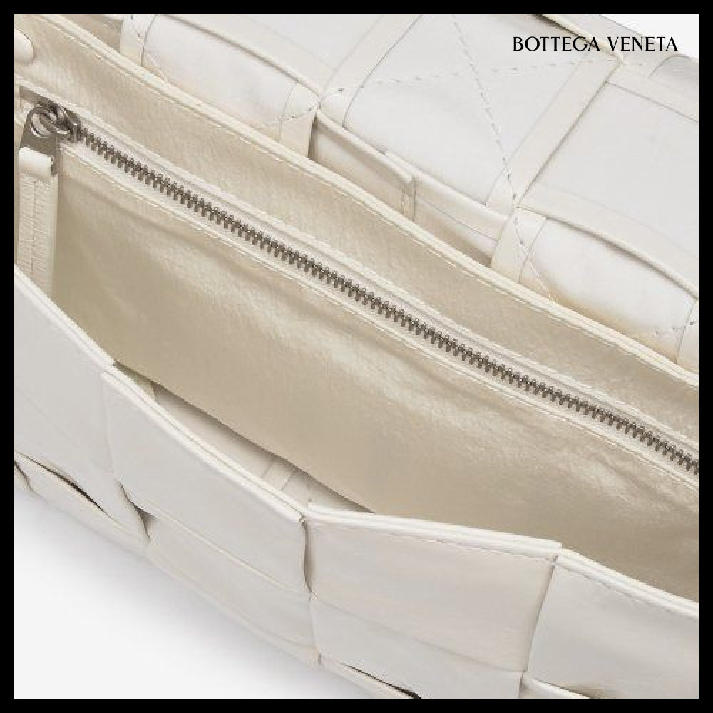 【BOTTEGA VENETA】Leather Cassette Bag White