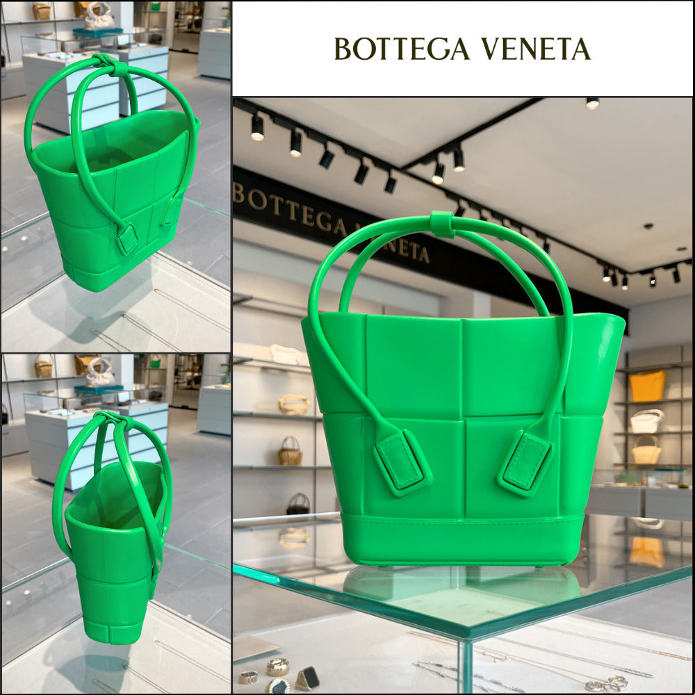 【BOTTEGA VENETA】Arco Rubber Small Tote Bag Grass