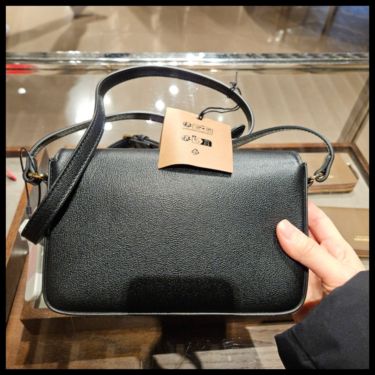 【Burberry】New Hampshire Leather Crossbody Bag Black