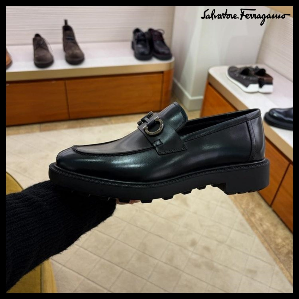 【FERRAGAMO】GLOBO DOUBLE GANCINI LEATHER LOAFERS NAVY