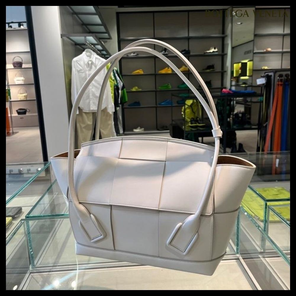【BOTTEGA VENETA】INTRECCIO カーフスキン アルコ ショルダー