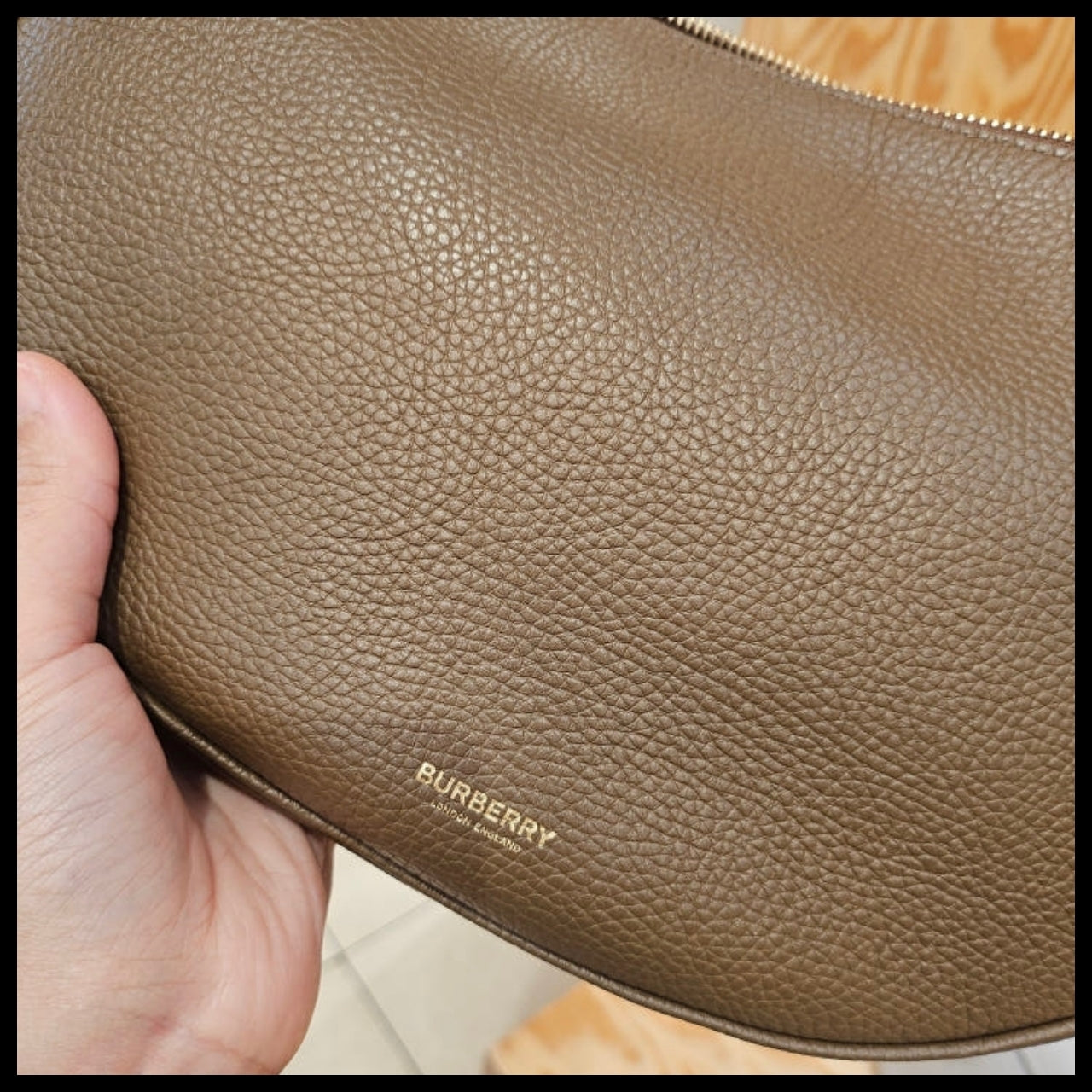 【Burberry】Half Moon Soft Grain Leather Sling Crossbody Bag