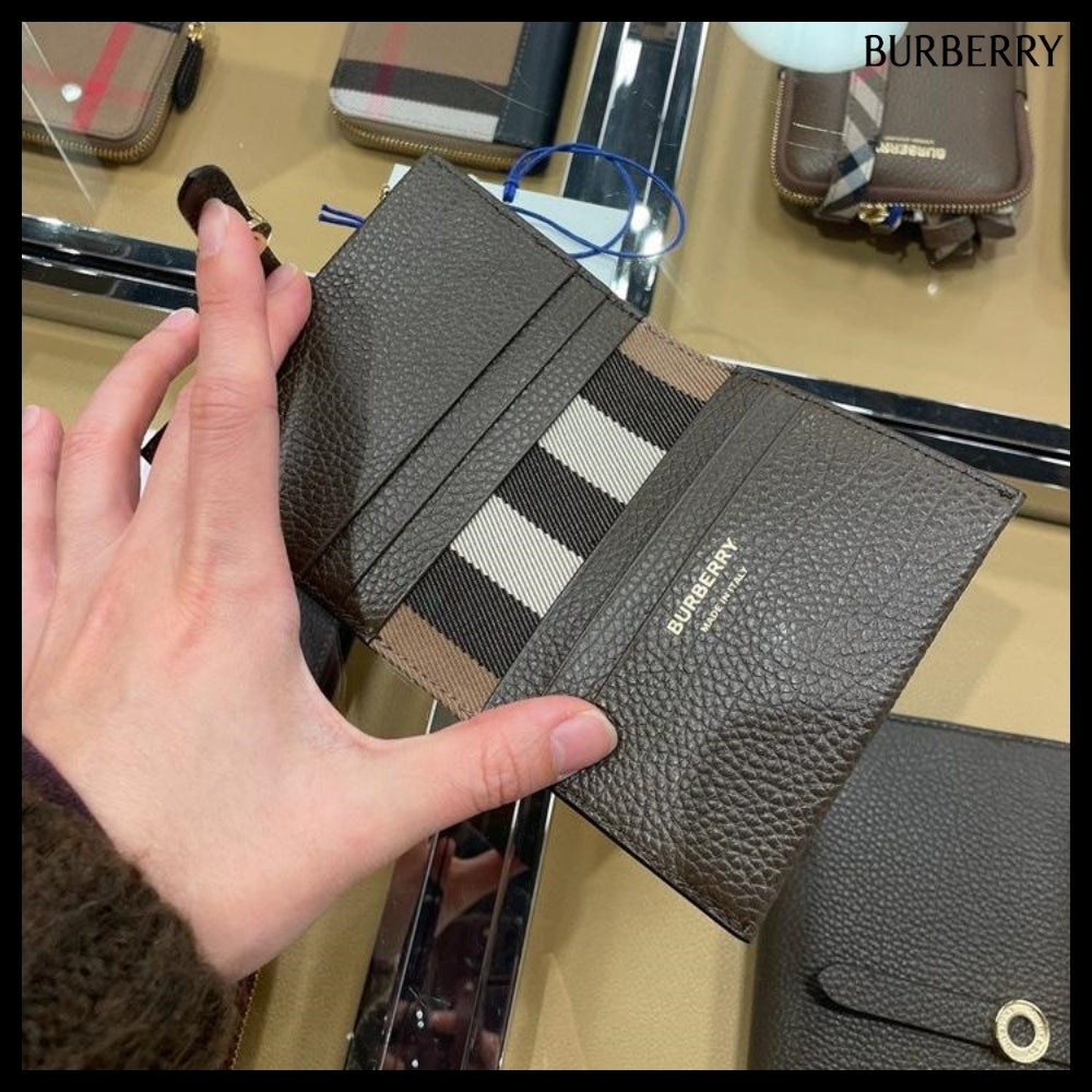 【Burberry】EDIE Grain Leather Bifold Card Holder EbonyBrown