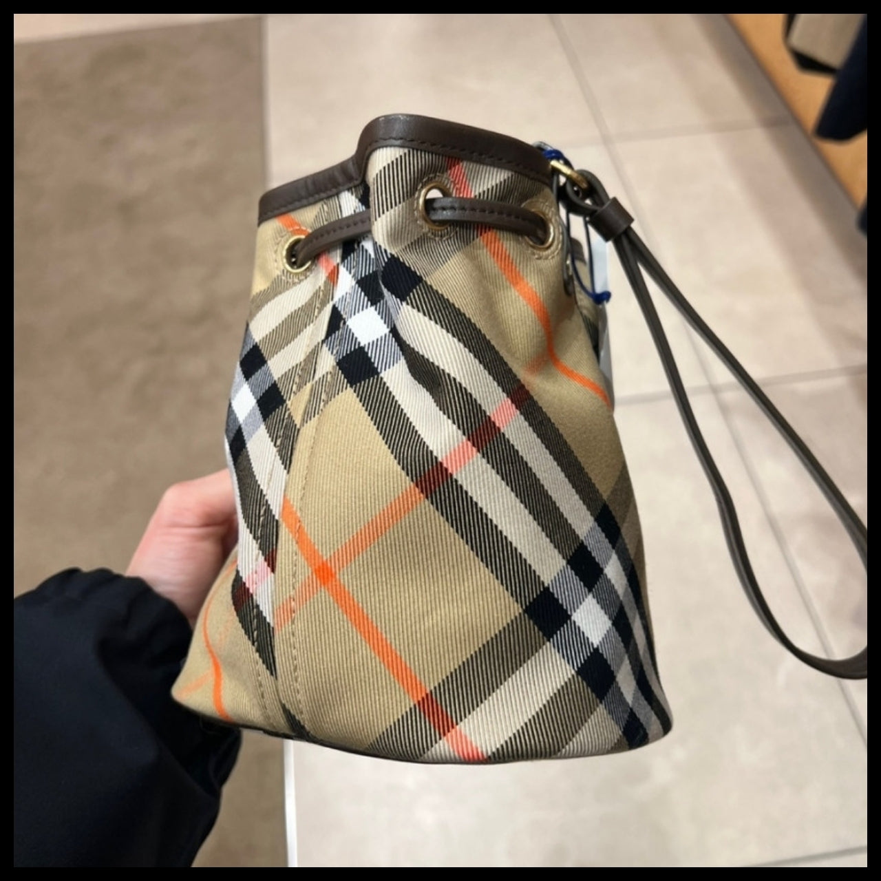 【Burberry】Check Drawstring Bucket Bag