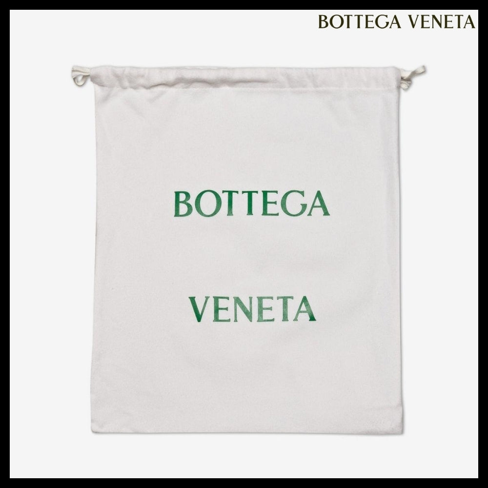 【BOTTEGA VENETA】Leather Cassette Bag Fountain