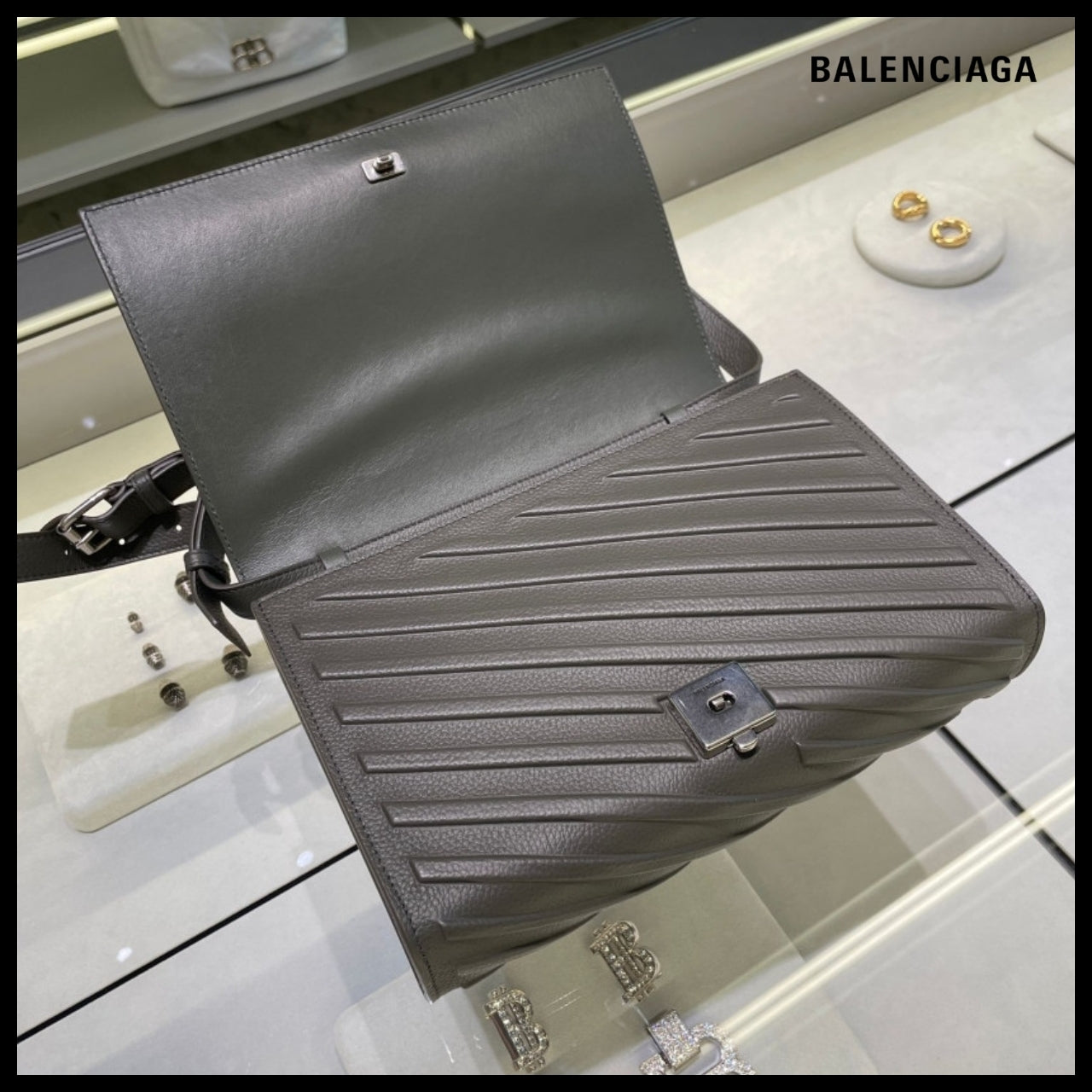 【BALENCIAGA】Car Flap Bag with Strap Khaki