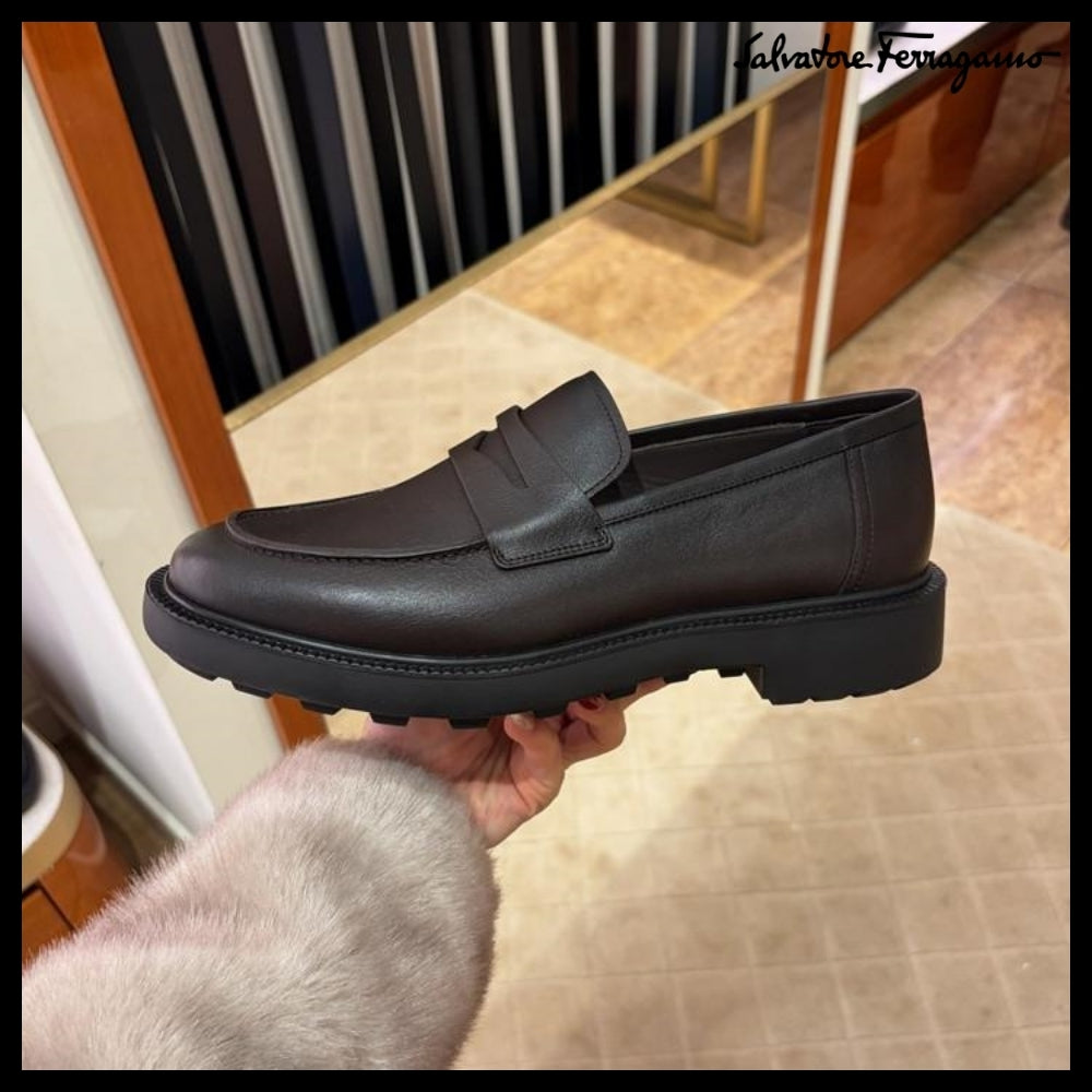 【FERRAGAMO】GROUND LEATHER PENNY LOAFERS DARK BROWN