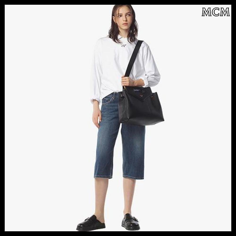 【MCM】Embossed leather soft diamond tote