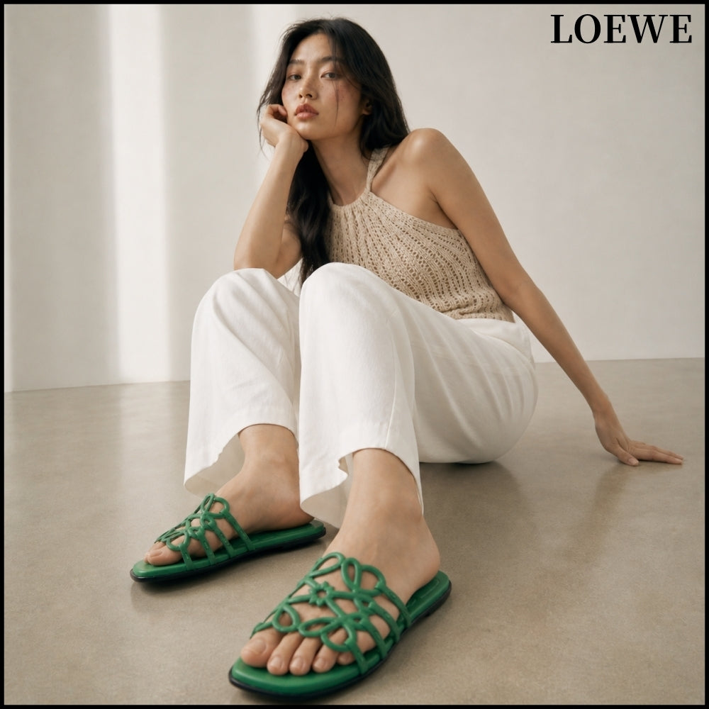 【LOEWE】Petal Anagram Slide in Soft Calfskin