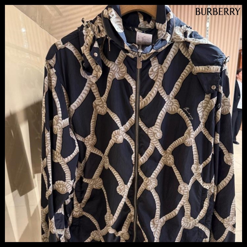 【Burberry】Knot Print Nylon Hooded Jacket Magnet