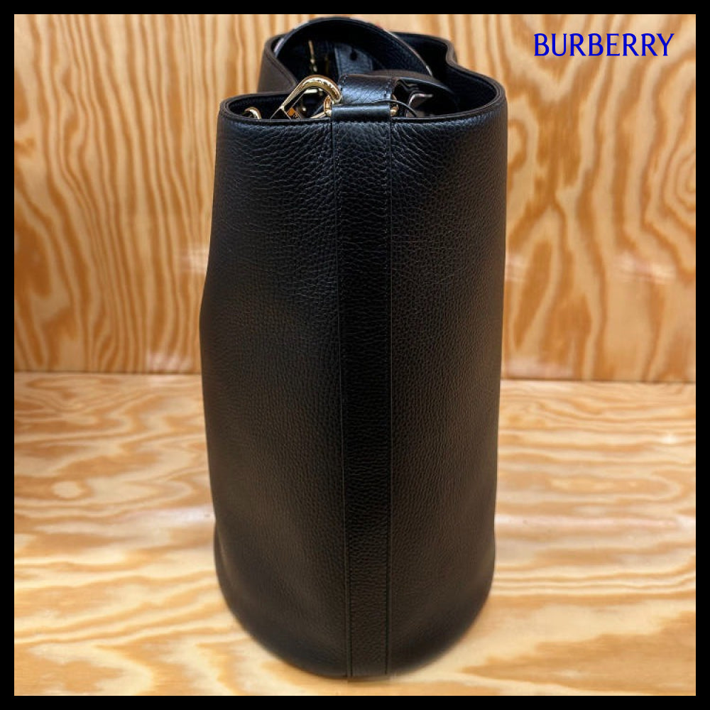 【Burberry】Grain Leather Medium Bucket Bag 2 Colors