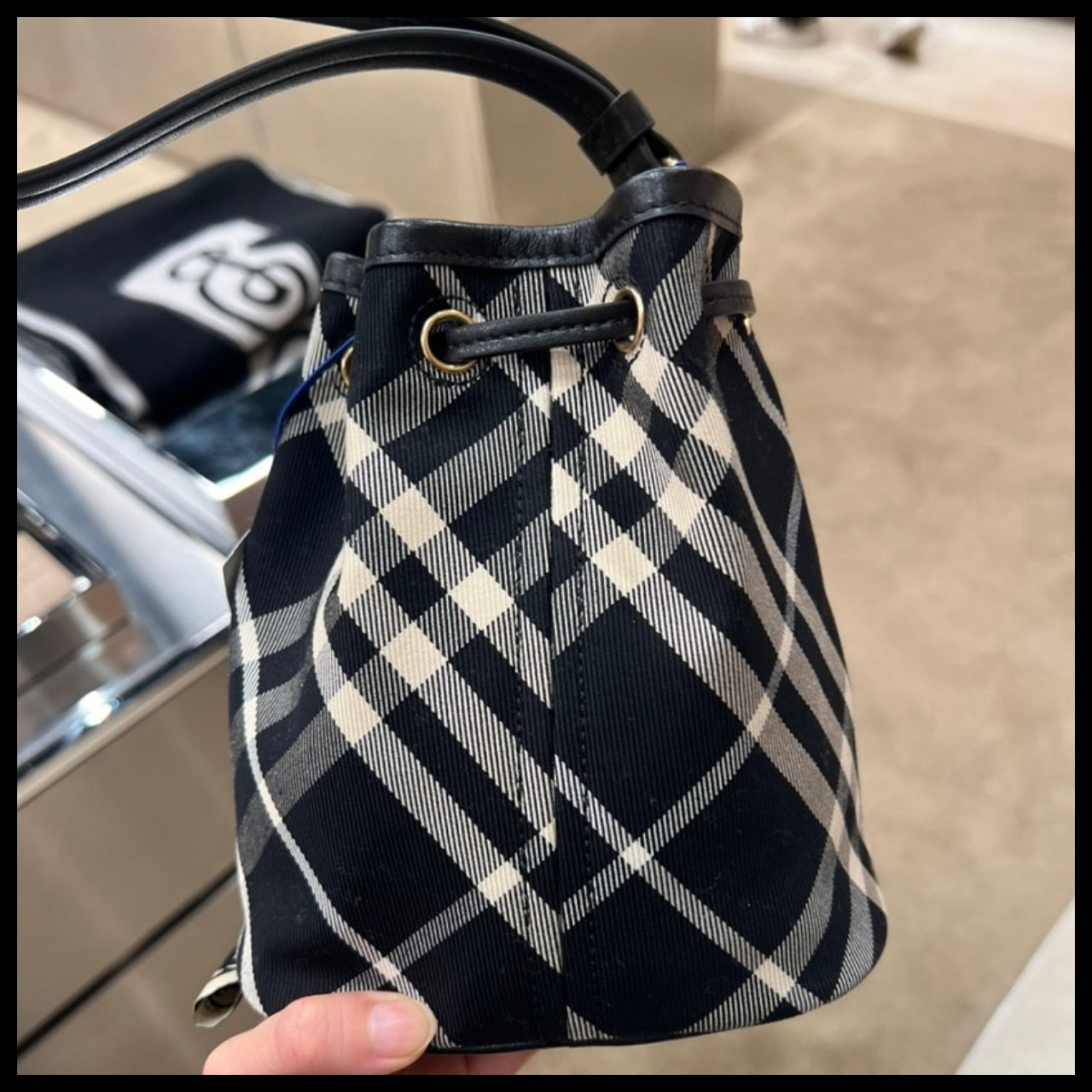 【Burberry】Check Drawstring Bucket Bag