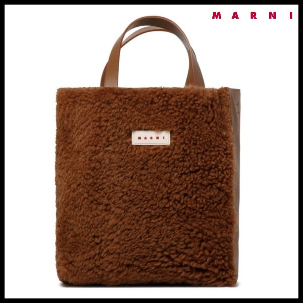 【MARNI】 LOGO PATCH SHEARLING TOTE BAG