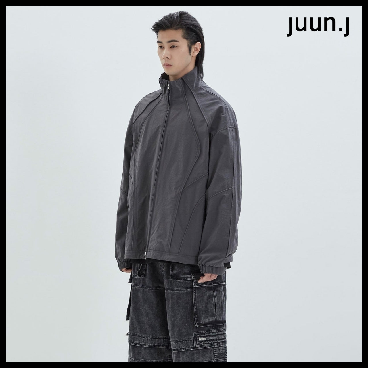 【JUUN.J】Curved Cut Design Stand Collar Jumper Grey